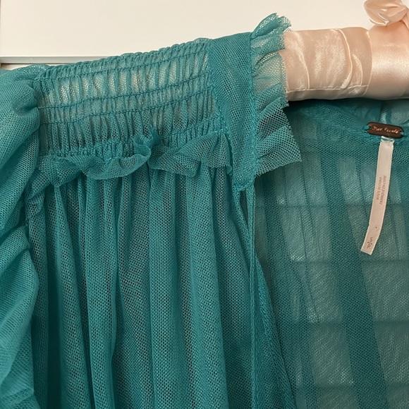 Free people Twyla top smocked %100 Nylon sheer blouse like new!!! - Picture 8 of 13